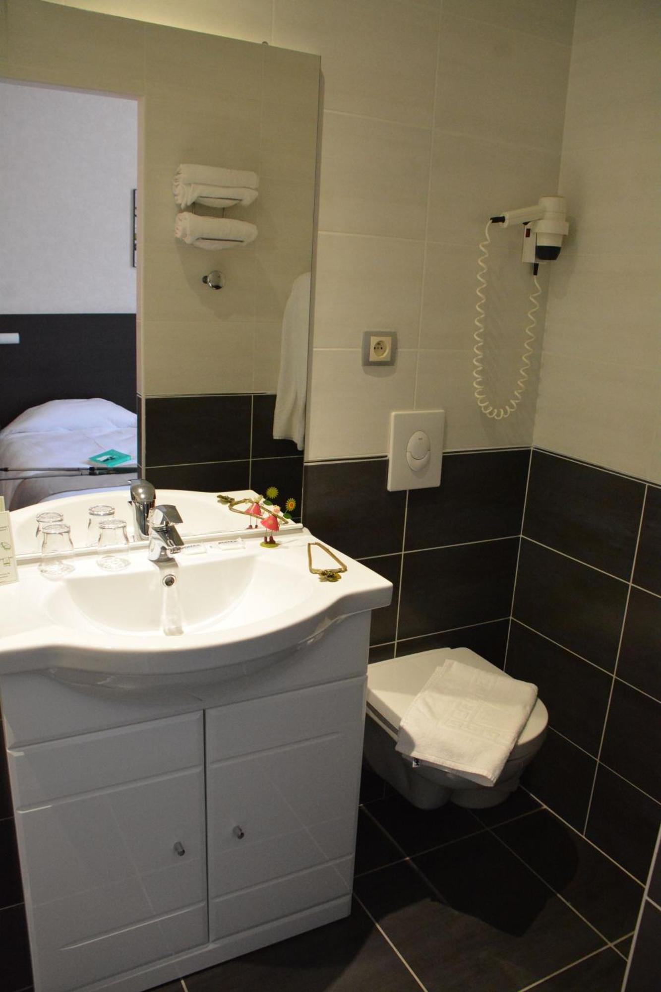 Logis Hotel Restaurant De France Saint-Geniez-dʼOlt Rom bilde