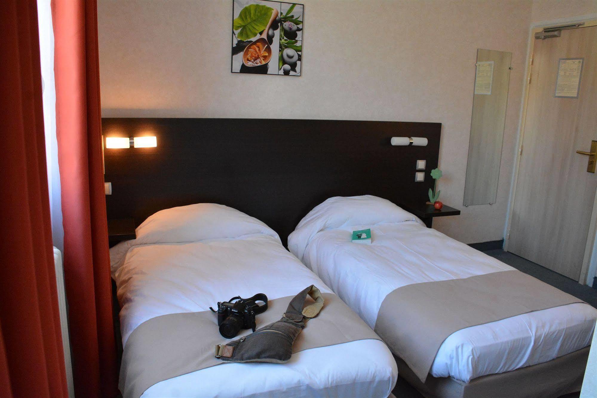 Logis Hotel Restaurant De France Saint-Geniez-dʼOlt Eksteriør bilde